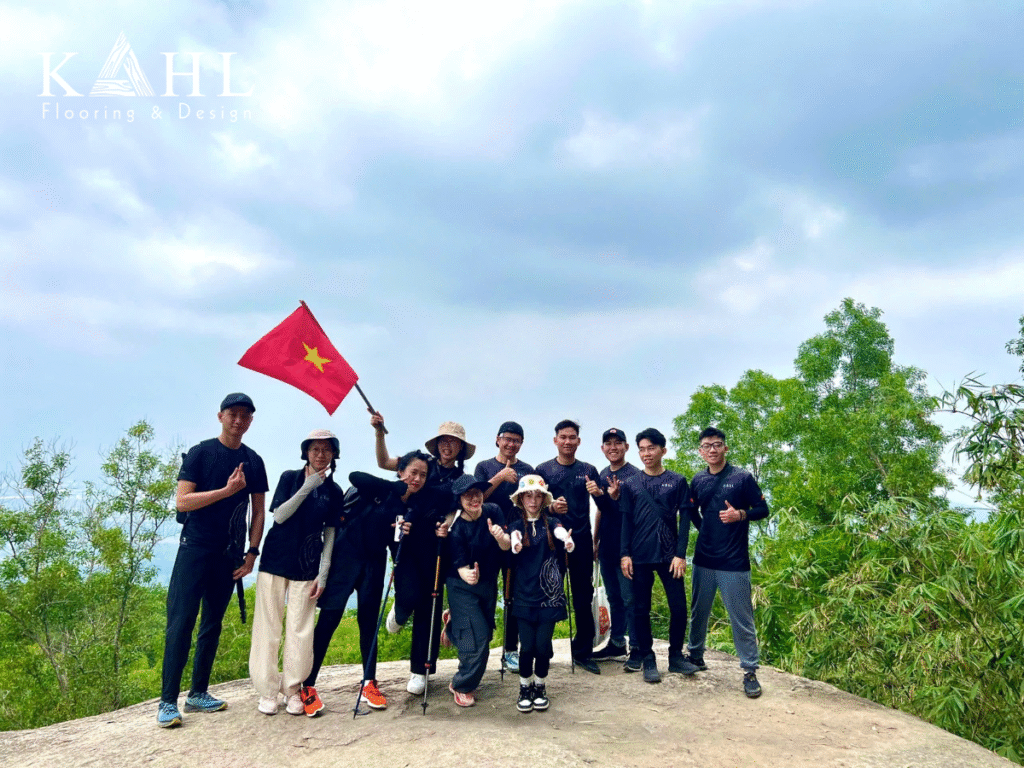 KAHL leo núi Dinh
